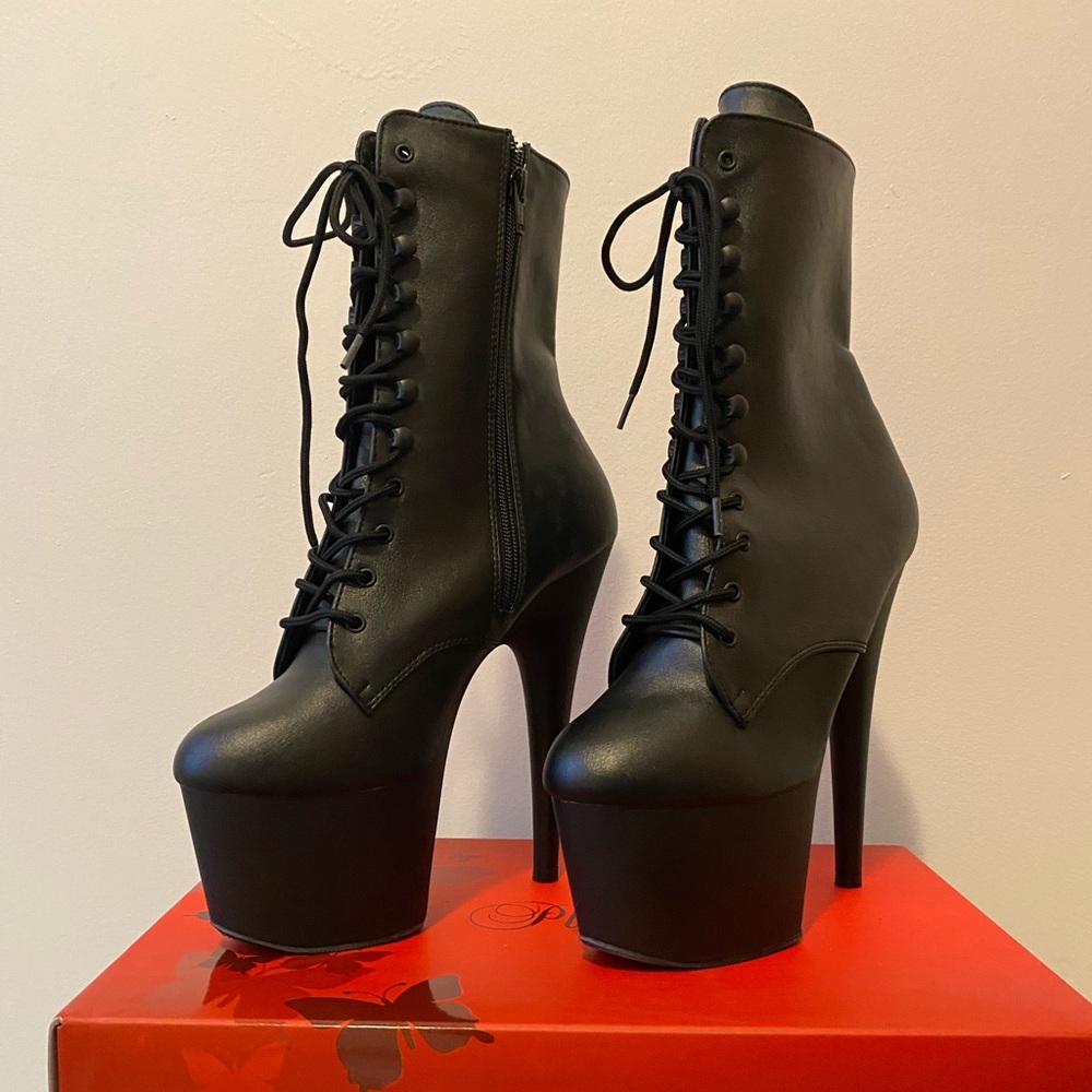 BRAND NEW in box Pleaser Players Club Adore 7”